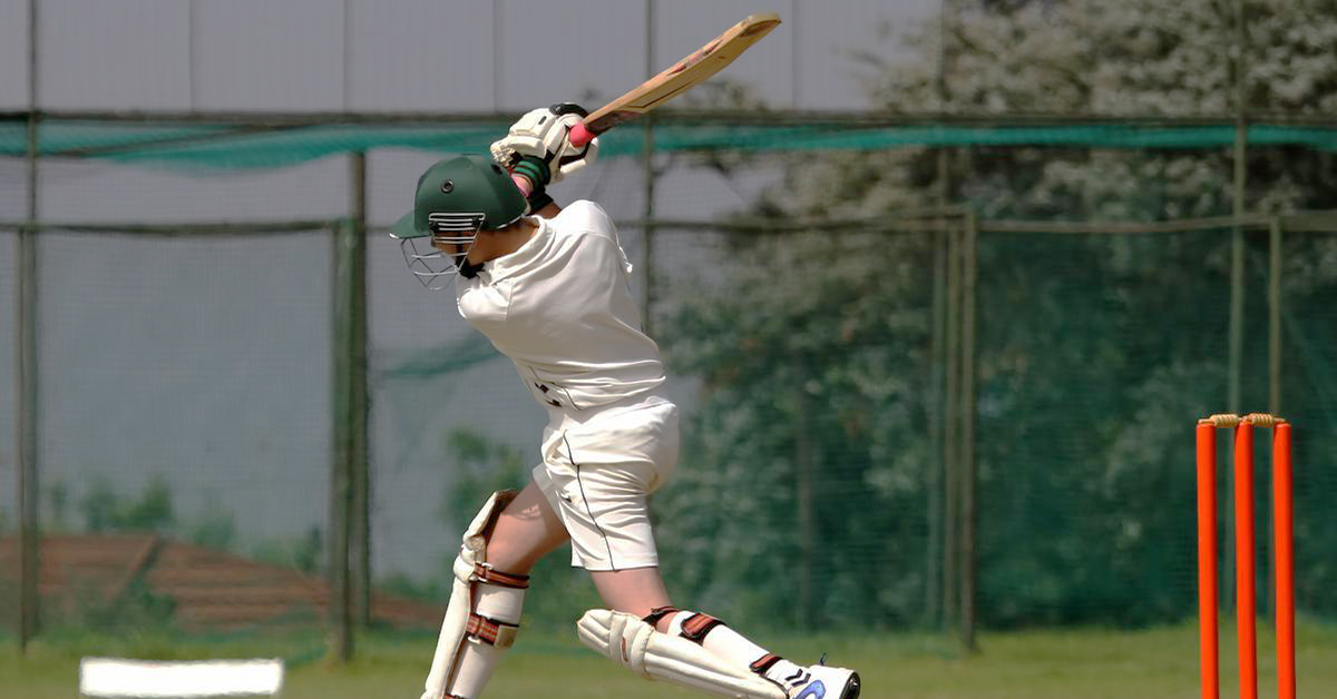 How to hold a cricket bat left-handed?